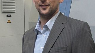 „Pro Tag fertigen wir circa sechs neue Leitungen, die wir vorher noch nie gefertigt haben. Das macht im Jahr mehr als 1.500 Spezialkabel“, beschreibt Andreas Ix, Produktmanager bei SAB Bröckskes. (SAB Bröckskes)