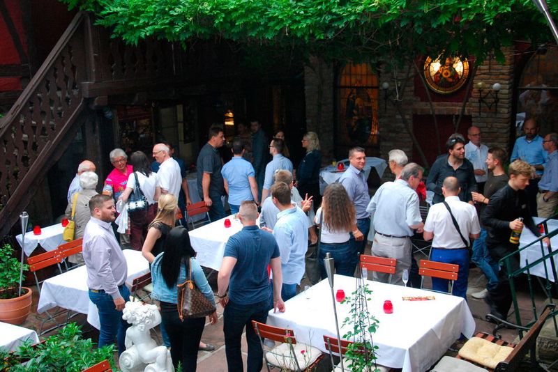 Fachtalk in historischem Gebäude: Die Karosseriebauer der Innung Nord- und Mittelfranken diskutierten in der „Alten Brauerei“ in Weingarten.  (Wenz)