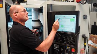 Über den Anca-Wheelwerver lassen sich alle Schleifscheibeninformationen, wie beispielsweise Durchmesser, Scheibenradius, Scheibenwinkel, Flanschmaß und weitere relevante Informationen ausgetauscht werden. (Bild: Anca)