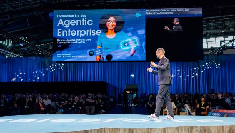 Auf der Salesforce World Tour zeigt das Unternehmen aktuell seine Vision vom Agentic Enterprise – den strategischen Einsatz von KI-Agenten in Unternehmen.(Bild:  Salesforce)