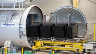 Webasto hat die neue Produktionslinie für Hightech-Glas in seinem Werk in Grevenmacher, Luxemburg, offiziell in Betrieb genommen. (Bild: Webasto)