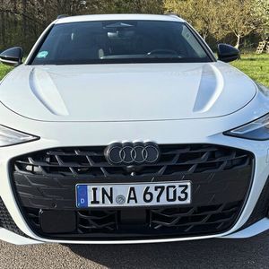 Schmale Scheinwerfer, weit heruntergezogener Grill: Die Frontpartie des A6 wirkt muskulös. (Bild: Achter – VCG)