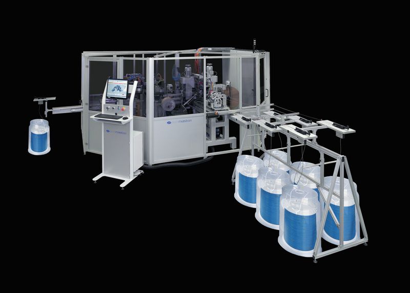 Im automatischen Verarbeitungssystem ECO-Master II sorgen Servoantriebe und Servoregler für eine effiziente Konfektionierung komplexer Kabelzweige in Steckverbindersystemen. (Bild: Stocko Contact)