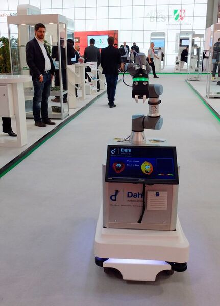 Kollaborativer Roboter von Dahl Automation, montiert auf einem FTS (Schreier)