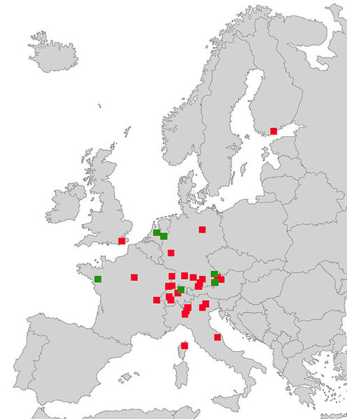 Darstellung der derzeitig bekannten Freilandbefälle in Europa. Rot: Befallsgebiete, die derzeit noch unter Monitoring stehen. Grün: bereits erfolgreich getilgt. (Doris Hölling (WSL))