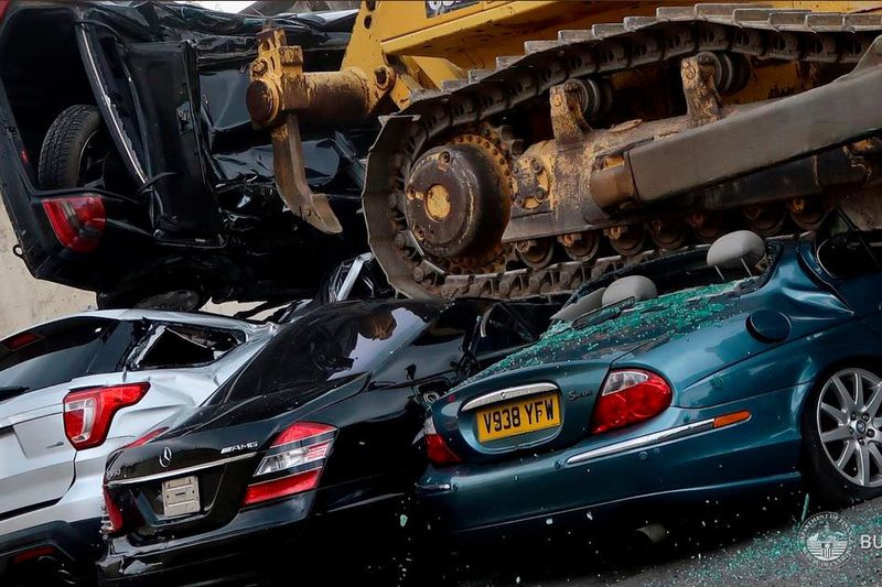 Insgesamt waren die 20 Autos umgerechnet eine knappe Million Euro wert. (Bureau of Customs PH)