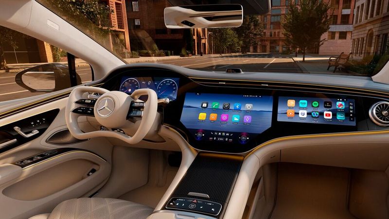 Optional gibt es künftig im EQS eine Steer-by-Wire-Lenkung ohne mechanische Verbindung zwischen Lenkrad und Rädern. (Bild: Mercedes-Benz)