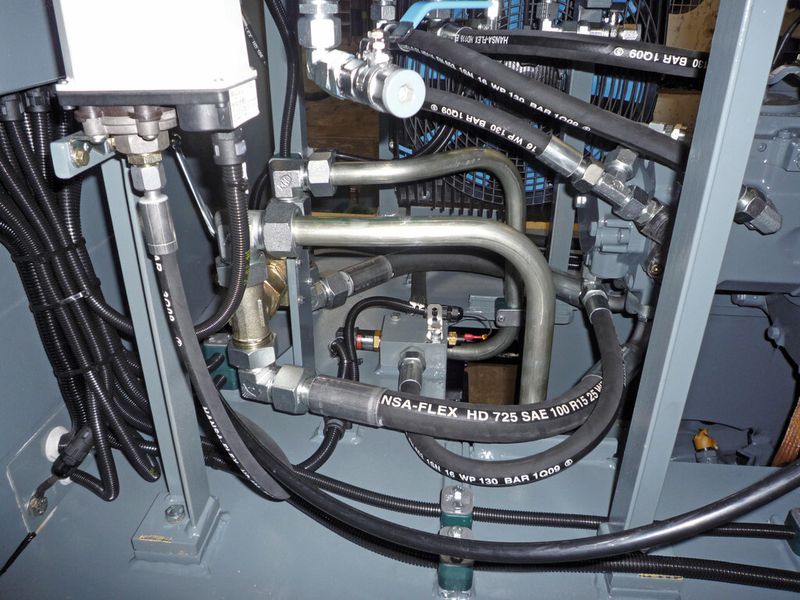 Allgemein sollen Kabelschutzsysteme langfristig elektrische Kabel und Leitungen gegen mechanische Einflüsse wie z.B. Abrieb, Druck-, Biege- und Schlagbeanspruchung schützen, elektrische Systeme gegen ein Eindringen von Wasser oder anderer Flüssigkeiten abdichten, sowie Witterungseinflüsse, UV-Strahlung, chemische Belastungen und Nagetiere abhalten. (Bild: Seedorf)