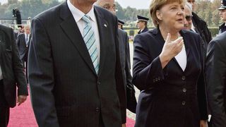 Winfried Kretschmann ist kein Fan von Angela Merkels Autopolitik. (Uli Regenscheit Fotografie)
