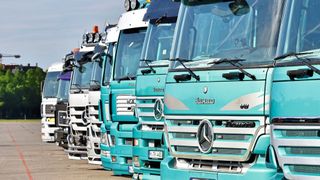 Der europäische Nutzfahrzeugmarkt musste im Gesamtjahr 2025 deutlich Federn lassen. Die schlechte Konjunktur hinterlässt Spuren. (Bild: frei lizenziert)