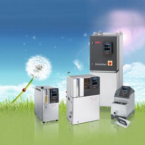 Huber Kältemaschinenbau bietet alle Geräte optional mit natürlichen und umweltverträglichen Kältemitteln, als Grundlage für eine ökologische und nachhaltige Temperiertechnik.