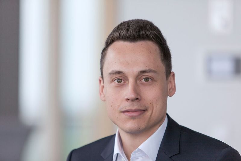 Stefan Nitsche, Bereichsleiter Hauptprodukte bei Hainbuch, zum Thema cyberphysikalische Spannmittel: „Die Ist-Spannkraft wird kontinuierlich am Werkstück gemessen, was bei zunehmend diffizilen Bauteilen einen wichtigen Faktor bei der Prozessstabilität ausmacht.“ (Bild: Hainbuch)