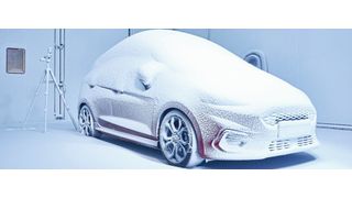 Im neuen Testzentrum von Ford lassen sich alle Witterungsbedingungen simulieren, etwa Schnee und Regen. (Ford)