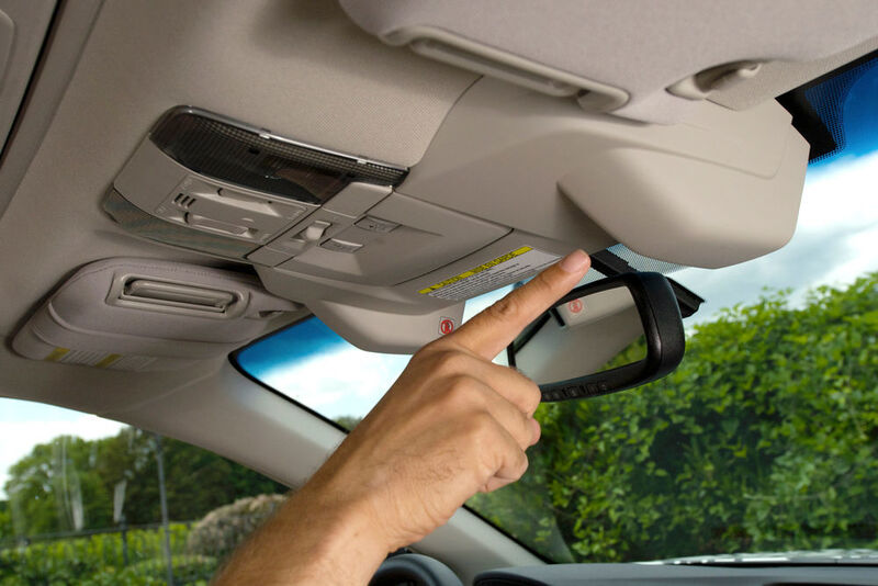 Das Sicherheitssystem Eyesight funktioniert über am Innenspiegel angebrachte Kameras. (Subaru)