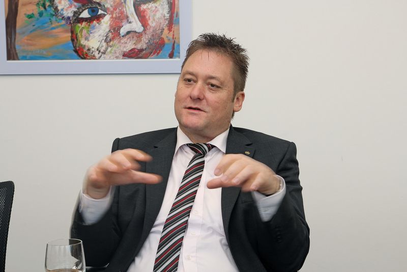 „Bei kollaborierenden Robotern wird Fanuc schon sehr bald etwas zu verkünden haben, was so bislang noch nicht da war”, deutet Deutschland- Geschäftsführer Olaf Kramm an. (Bild: Kroh)