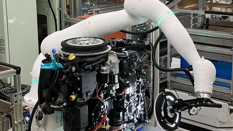 Die siebte Achse am Cobot steigert die Flexibilität in Produktion und Logistik.(Bild:  Yamaha Robotics)