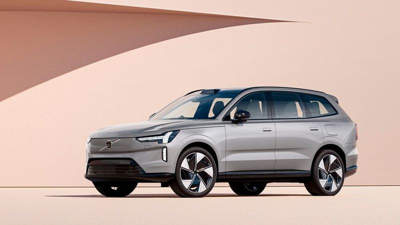 Volvo liefert den neuen EX90 mit Batteriepass aus – der erst im Jahr 2027 verpflichtend ist.(Bild:  Volvo)