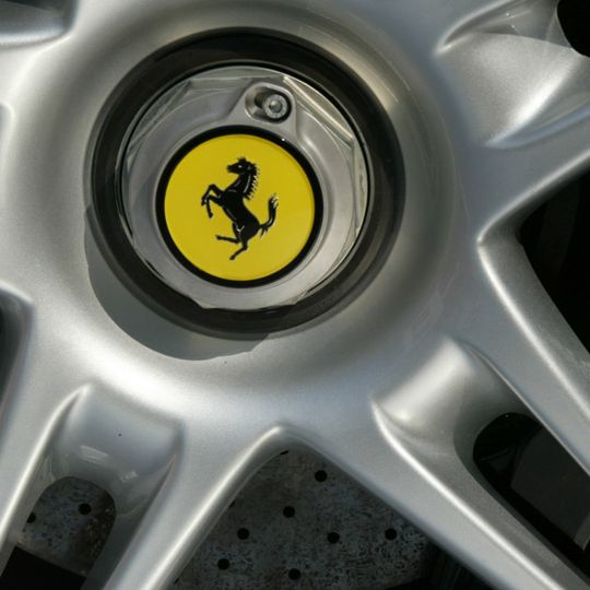 Ferraris Absatz halbierte sich im zweiten Quartal nahezu.(Foto:  Ferrari)