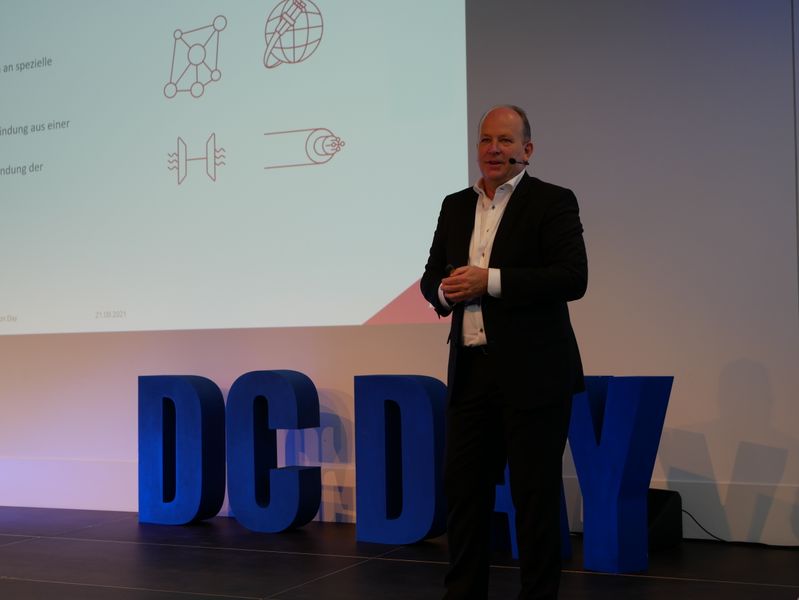 Christian Kallenbach von der Datacenter One begeisterte die Teilnehmer mit seiner FOCUS ON zum Thema „RZ-Bau nach neuesten Standards in Rekordzeit“ (Vogel IT-Medien GmbH)