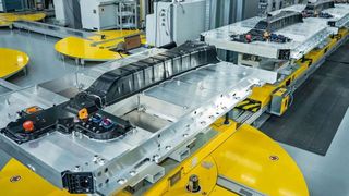 So schaut die Batteriefertigung bei Webasto im Werk Schierling aus. Das dortige Know-how hat nun dazu geführt, dass elektrische Hochleistung von dort das neue Coupé des Mercedes-AMG-GT flitzen lässt. Hinzu kommt eine ausgeklügelte Direktkühlung. (Bild: Webasto)