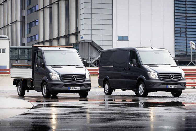 Beim Motorenprogramm vollzieht Daimler bereits die Umstellung auf Euro VI. Neben den Vier- und Sechszylinder-Selbstzündern mit 70 kW/95 PS bis 140 kW/190 PS gibt es auch wieder einen 1,8-Liter-Vierzylinderbenziner mit 115 kW/156 PS, der auch hin einer Erdgas-Version aufgelegt wird. (Foto: Daimler)