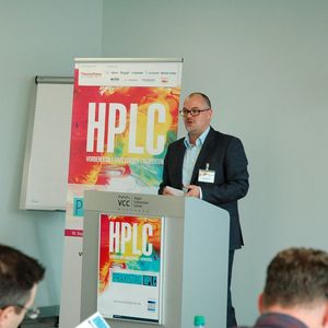 LP-Chefredakteur Marc Platthaus eröffnetete am 19. September den dritten Praxistag HPLC.(LABORPRAXIS)