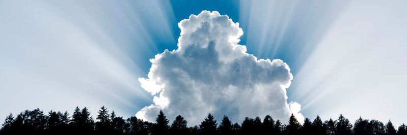 Intelligente Datenbank-Konzepte ermöglichen die kostengünstige und flexible Nutzung offener Komponenten auf Basis einer Cloud-Plattform wie Microsoft Azure.(Bild:  gemeinfrei / Unsplash)