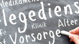 Big Data trifft Healthcare: Aufgrund des steigenden Pflegebedarfs sind Kennzahlung zur Planung unabdingbar (© Marco2811 - stock.adobe.com)