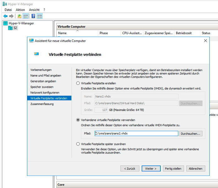 Sobald die VHDX-Datei erstellt ist, können Administratoren zum Beispiel über den Hyper-V-Manager eine neue VM erstellen. Bei diesem Vorgang wird keine neue Festplatte erstellt, sondern die erstellte VHDX-Datei verwendet. Nach dem Start der VM steht die Nano Server-Konsole bereit. (Joos / Microsoft)