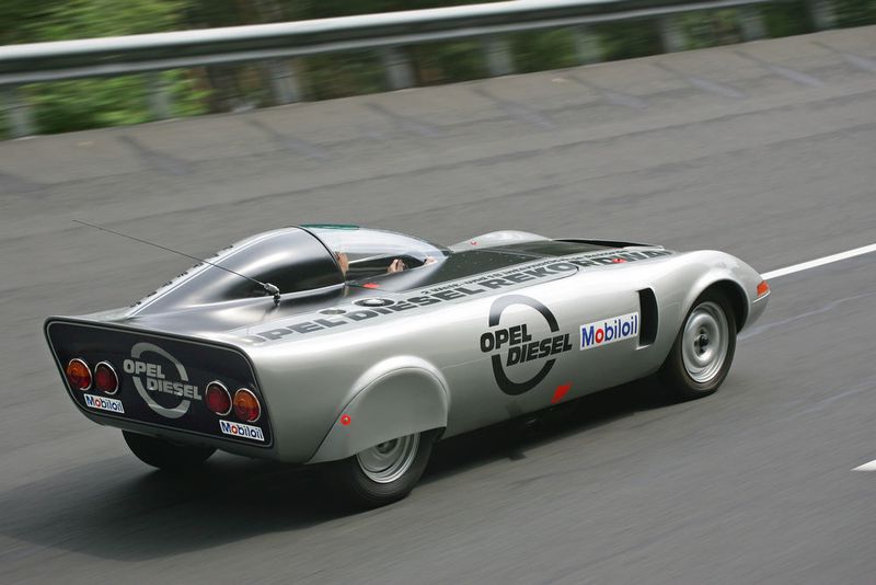 Scharfe „Nagelfeile“: Ein modifizierter Opel GT mit Dieselmotor stellte 1972 bei Versuchsfahrten zwei Welt- und 18 internationale Rekorde auf. (Opel)