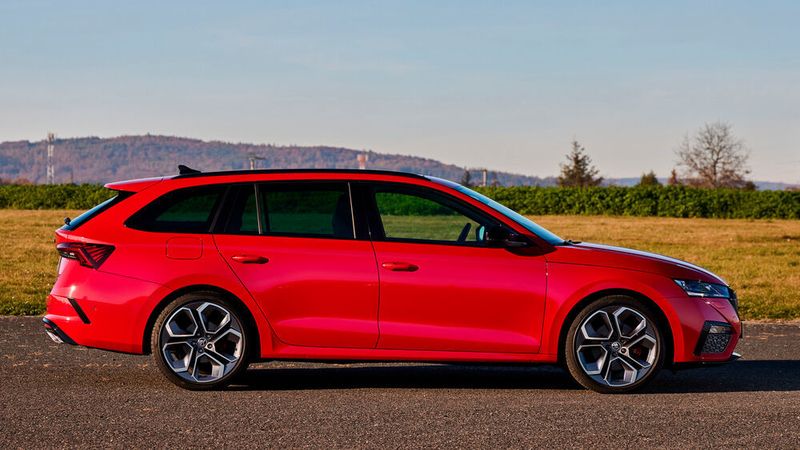 Der Octavia RS streckt sich auf eine Länge von 4,70 Metern. (Skoda)