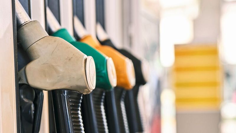 Die Preise für Benzin und Diesel sind zum Jahreswechsel gestiegen. Die Sparalternative E10 kommt weiterhin nicht gut an bei den Autofahrern.(Bild:  frei lizenziert /  Pixabay)