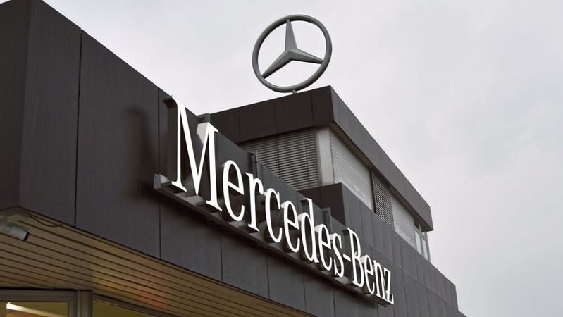 Den Markennamen und den Stern nutzen beide AGs auch künftig gemeinsam. Viele andere Synergien zwischen der Pkw- und der Lkw-Welt entfallen aber künftig.(Bild:  Simon – VCG)