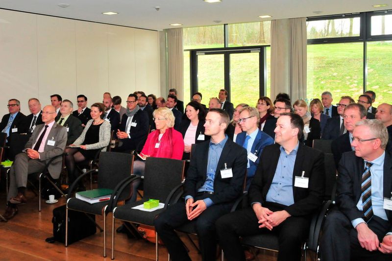 Über 30 Markenvertreter waren nach Northeim gekommen. (Foto: Büttner/Redaktion »kfz-betrieb«)