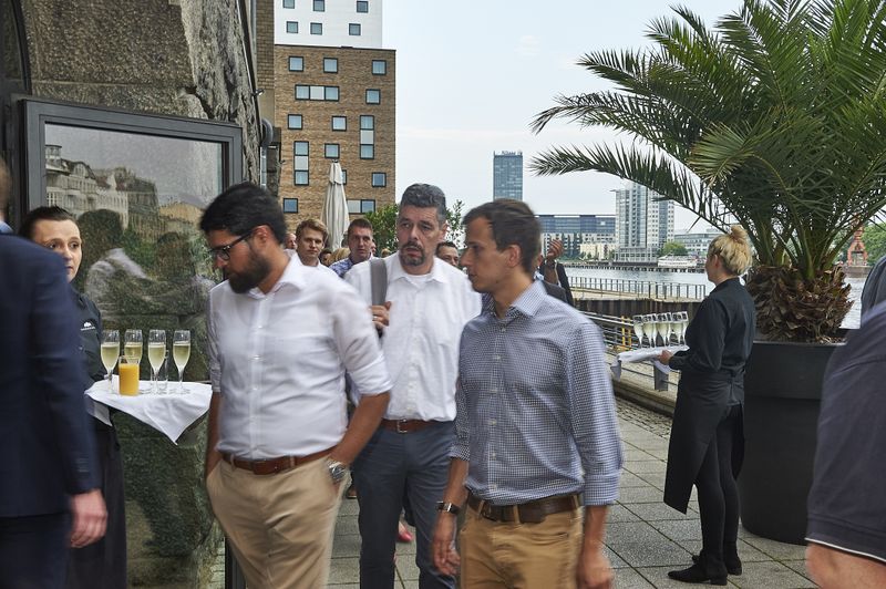 Eintreffen der Gäste an der Abendlokation (Trend Micro)