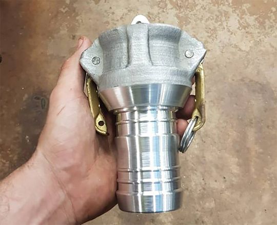 (Camlock-Schlauchanschluss. Bildquelle: SPEE3D)