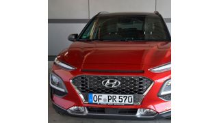 Seit nunmehr zwei Jahren bietet Hyundai mit dem Kona ein weiteres Erfolgsmodell an. Die im letzten Jahr eingeführten Dieselvarianten werden jedoch wenig nachgefragt.  (Michel/»kfz-betrieb«)