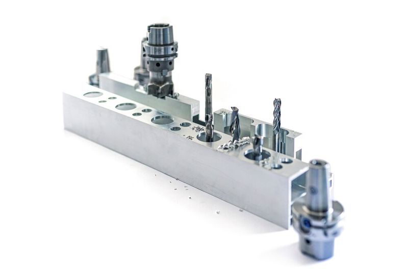 Insgesamt sieben Werkzeuge kommen für den Musterprozess zur Zerspanung des Batterierahmens zum Einsatz.  (Bild: Mapal)