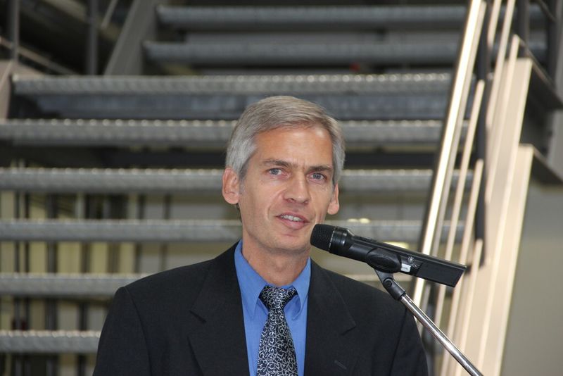 „Im Flugzeug arbeiten wir schon mit Batterien, aber wir haben noch Probleme damit“, sagte Dr. Ralph Gilles, Leiter der Forschungs-Neutronenquelle FRM II. (Bild: Itasse)