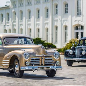 Schön anzusehen: Der Skoda Superb von 1948 (links) und das Vorkriegsmodell.(Bild:  Skoda)