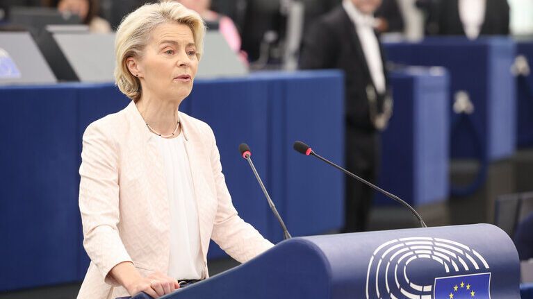 Ursula von der Leyen: „Wir bereiten uns darauf vor, die Arbeiten an der Überprüfung von 2035 zu beschleunigen, wobei die vollständige Technologieneutralität ein zentrales Prinzip sein wird.“(Bild:  European Union 2024 - Source : EP)