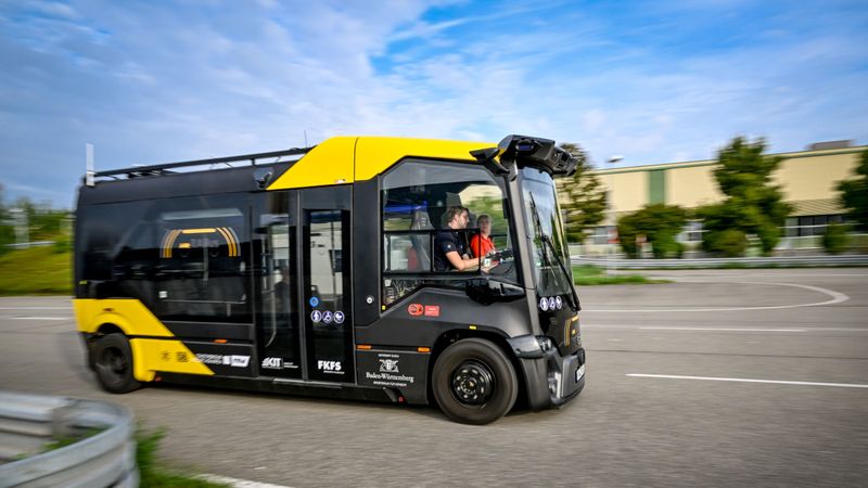 Fahrerlose Shuttles können den ÖPNV besonders in ländlichen Regionen stärken. (Bild:  ZF Friedrichshafen)