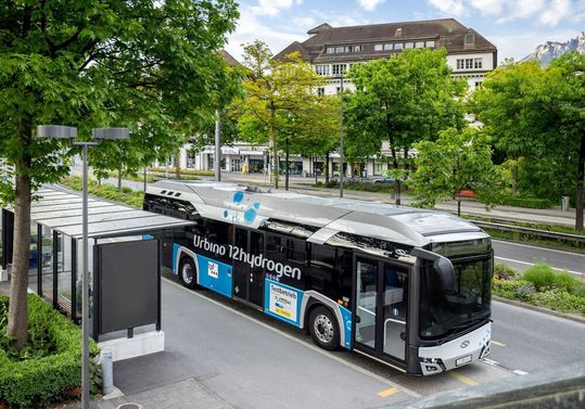 Vom kürzeren „Urbino 12 Hydrogen“ werden zehn Stück nach Deutschland geliefert.(Bild:  Autoren-Union Mobilität/Solaris)