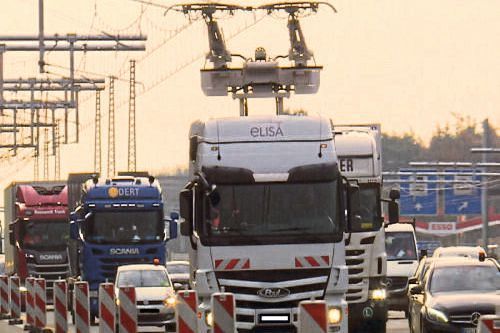 Auf der A5 zwischen Langen/Mörfelden und Weiterstadt/Darmstadt wird der elektrische Lkw-Verkehr bereits seit Mai 2019 erprobt.