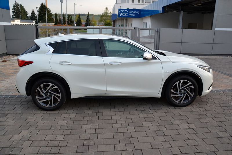 2015 war für Infiniti ein Rekordjahr. Daran hatte der Q30 allerdings noch keinen Anteil. Mit mehr als 215.000 verkauften Neufahrzeugen stieg der Absatz der japanischen Premiummarke um 16 Prozent. Das Wachstum in Deutschland war jedoch deutlich geringer. (Foto: Michel / »kfz-betrieb«)