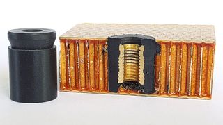 KVT-Fastening präsentieren ihre MM-Welding-Technologie für dauerhaft kraft- und formschlüssige Verbindungen in Leichtbau- und Sandwichmaterialien.  (Bossard)