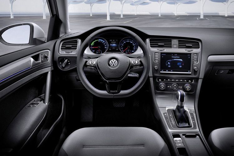 Im Auto sollen sich die Autofahrer genauso wohlfühlen wie in den konventionell angetriebenen Varianten. (Foto: VW)