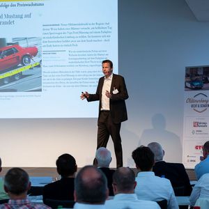 Aus Schaden klug werden: Wie das im Versicherungsfall bei Young- und Oldtimer funktioniert, verriet Ralf Stumpfernagel von der Belmot/Mannheimer Versicherungs AG.