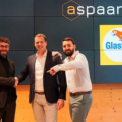Von links: Kevin Zemmer (CTO) und Alexander Grimm (CEO) von Aspaara sowie Alexander Bru (Regional Business Manager DACH) und Kaan Menekse (Strategic Account Manager) von BASF Coatings Services Schweiz.
 (Bild: Glasurit)