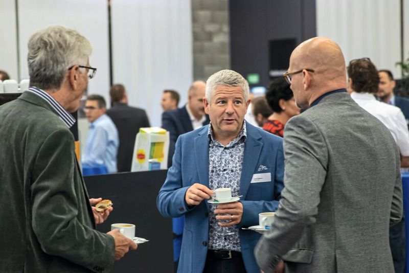 Beim OTS besteht auch ausreichend Möglichkeit, interessante Kontakte zu den Vertretern des Netzwerkes, der Hochschulen im Bereich der Ausbildung, der Beratung oder in der angewandten Forschung zu knüpfen. (Bild: Ostschweizer Technologiesymposium OTS)